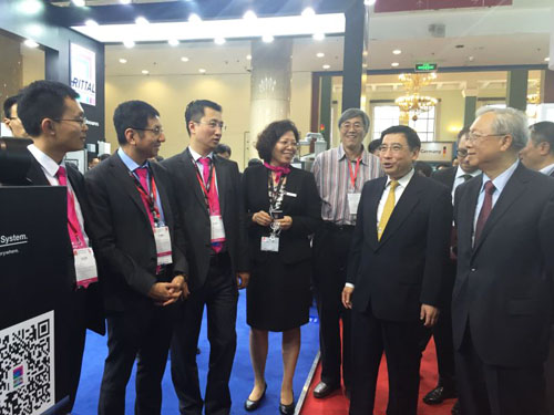 工信部部長苗圩先生親臨威圖IA BEIJING展臺