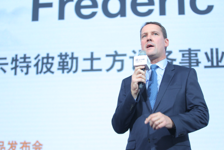 卡特彼勒土方設備事業部 全球副總裁 Frederic Istas先生致辭，分享山工機械品牌在全球范圍內助力客戶建設美好世界