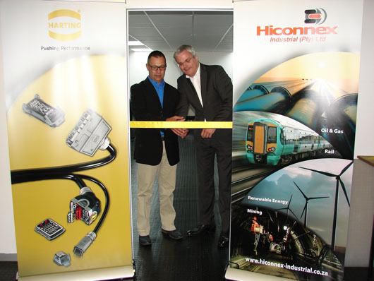 Hiconnex Industrial總經(jīng)理Chris Brand（左）和浩亭技術集團企業(yè)區(qū)域管理總經(jīng)理Bernd Fischer對這一合作關系感到非常愉快