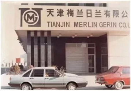 1987年，施耐德電氣在天津成立了第一家合資工廠