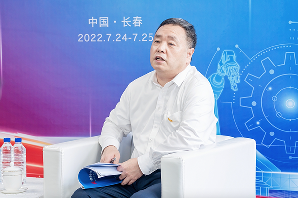 中國一汽黨委常委、副總經(jīng)理雷平先生接受媒體采訪